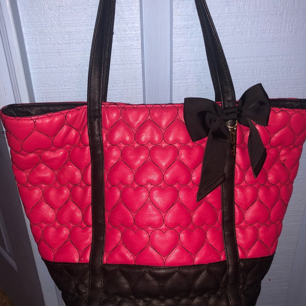Betsey Johnson pink quilted heart bow purse